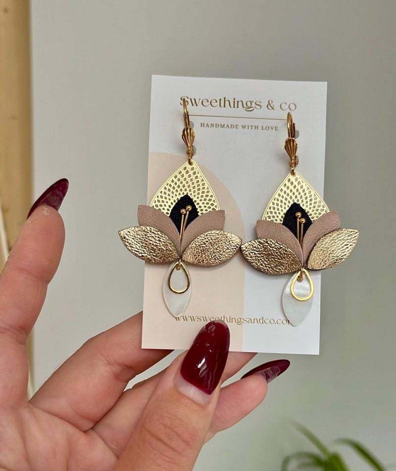 Amalia Blaue Und Goldene Ohrringe | Lederschmuck Eleganter Femininer Schmuck Hochzeitsohrringe Personalisiertes Geschenk Für Frauen von Sweethingsandco