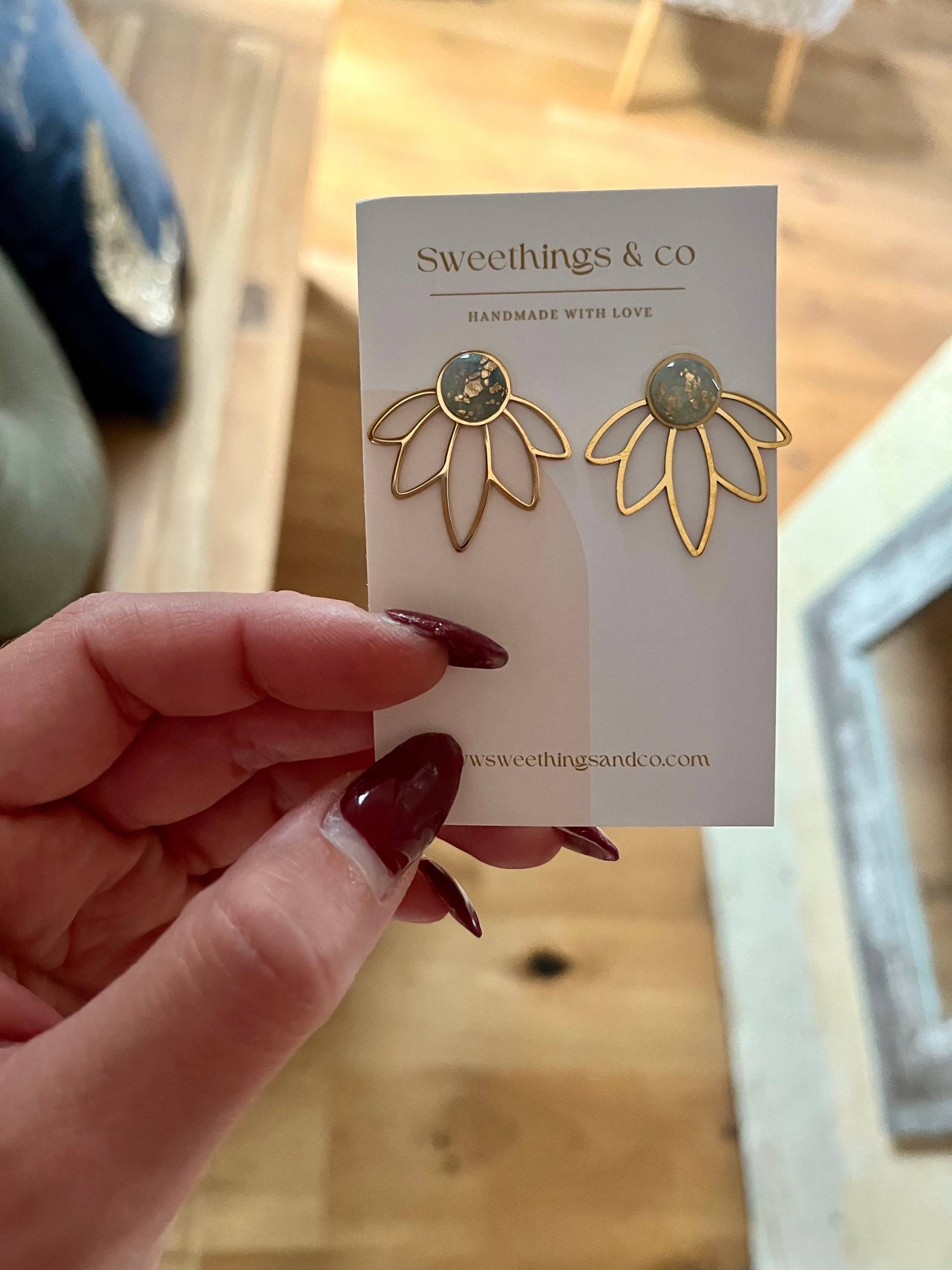 Aquamarin-Goldene Blumenohrringe | Eleganter Und Femininer Schmuck Trauzeugenschmuck Im Boho-Chic-stil Geschenke Freund Originelles von Sweethingsandco