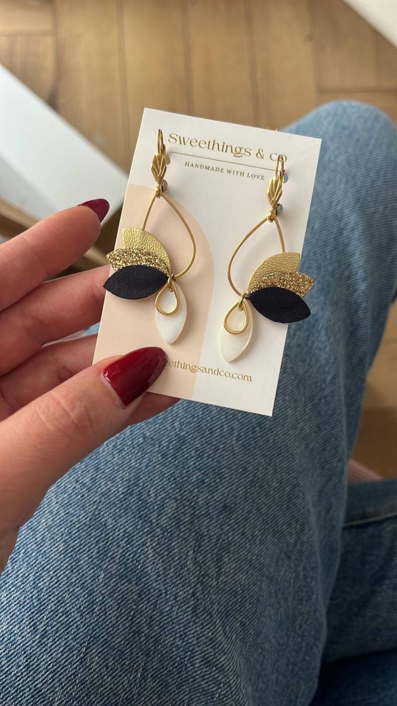 Ohrringe in Gold Und Marineblau | Blütenblattschmuck Aus Leder Weihnachtsgeschenk Für Frauen Brautschmuck Outfit Trauzeugen von Sweethingsandco