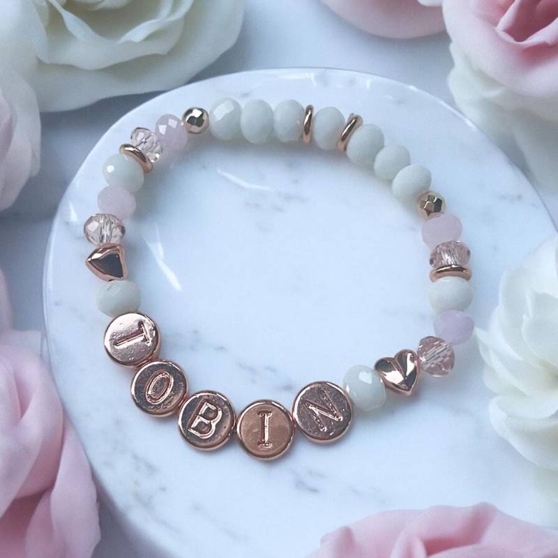 Personalisiertes Armband Mit Namen | Roségold Weiß Rosa Namensarmband Für Frauen Geschenk Individuell Personalisiertes Armband Mit Namen | Roségold Weiß Rosa Namensarmband Für Frauen Geschenk Individuell von Sweetlittlelove24