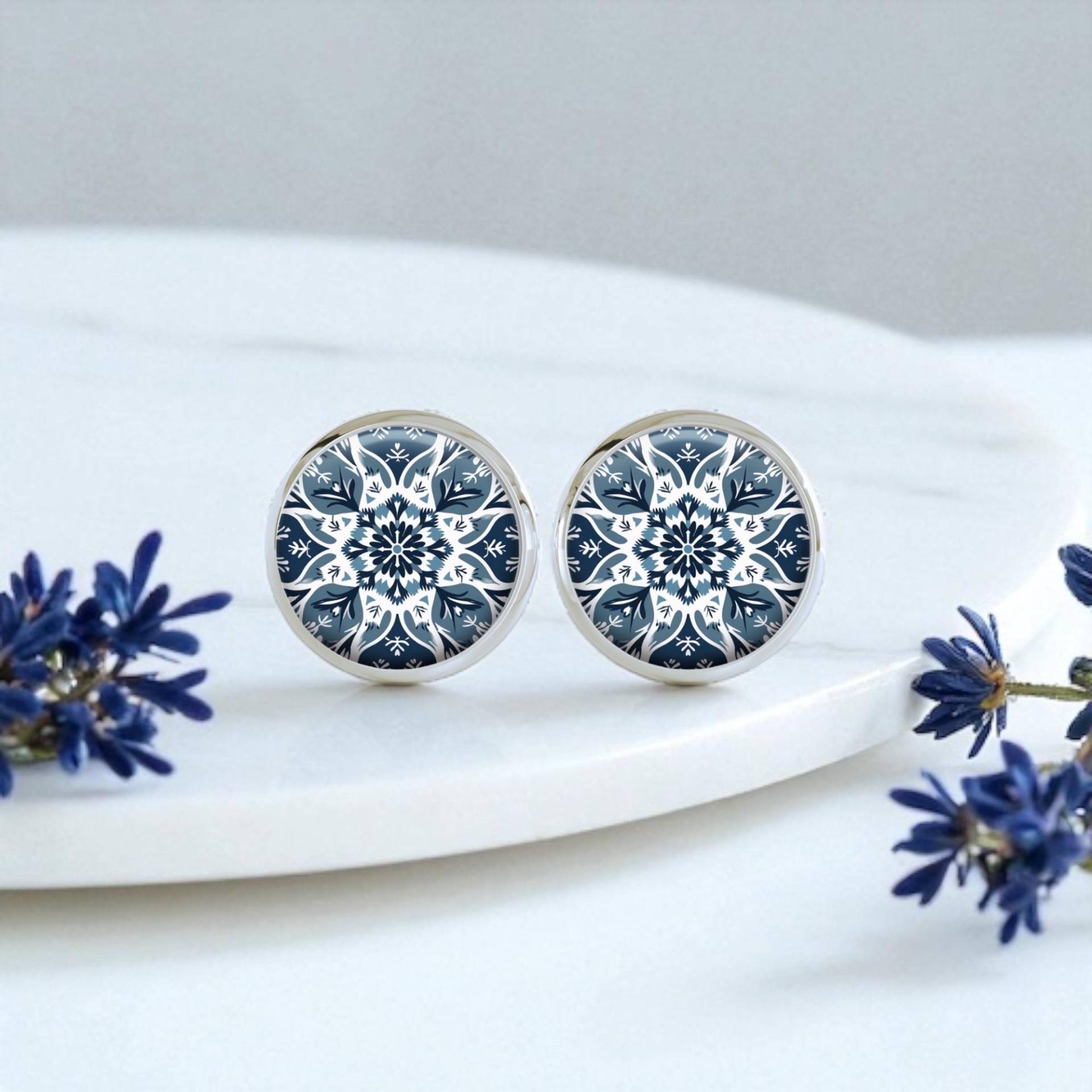 Runde Ohrstecker Mit Muster Dunkelblau Marine Weiß Runde Ohrstecker Mit Muster Dunkelblau Marine Weiß von Sweetlittlelove24