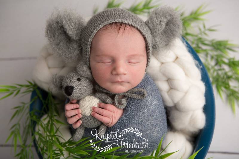 Neugeborenen Fotografie Requisite, Koala Hand Stricken Mütze Und Stoff, Auf Bestellung, Neugeborene Größe von Sweetpeahatsandmore