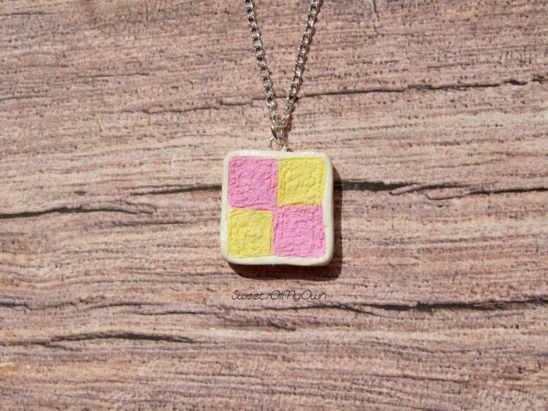 Battenberg Kuchenscheibe Anhänger - Halskette/Charm/Schlüsselanhänger Lebensmittelschmuck Handgemacht in Großbritannien Mto Battenberg Kuchenscheibe Anhänger - Halskette/Charm/Schlüsselanhänger Lebensmittelschmuck Handgemacht in Großbritannien Mto von SweetsOfMyOwn