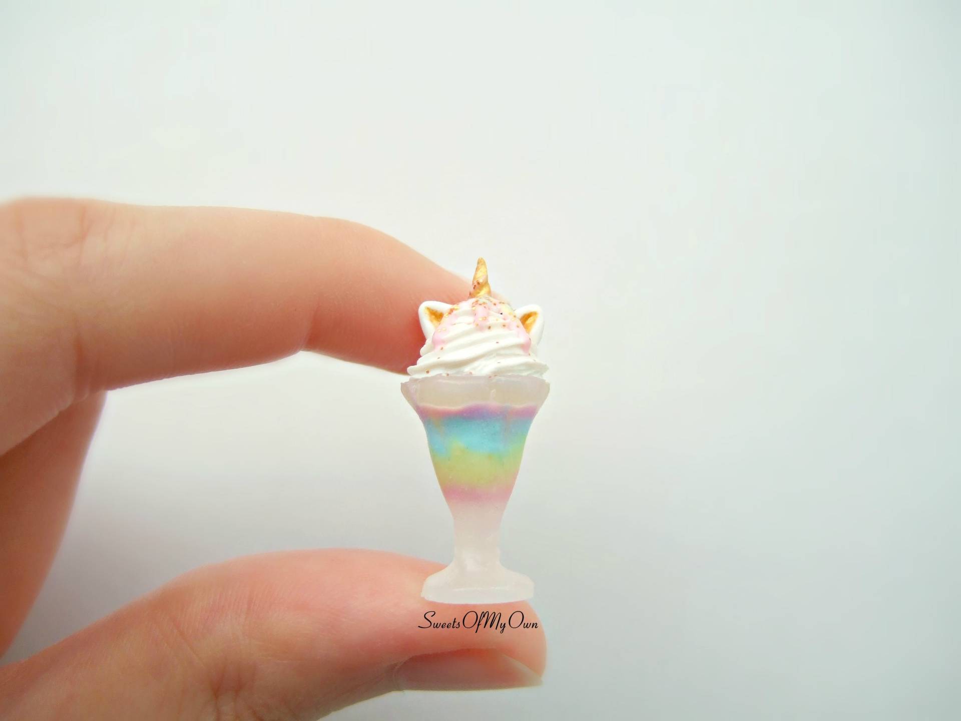 Einhorn Eisbecher Anhänger - Regenbogen Mystisch Halskette/Charm/Schlüsselanhänger Eiscreme Lebensmittelschmuck Made in The Uk von SweetsOfMyOwn