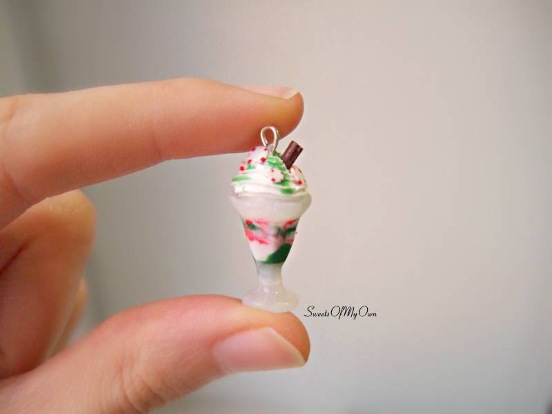 Eisbecher Anhänger - Halskette/Charm/Schlüsselanhänger Eiscreme Lebensmittelschmuck Handgemacht in Großbritannien Mto von SweetsOfMyOwn