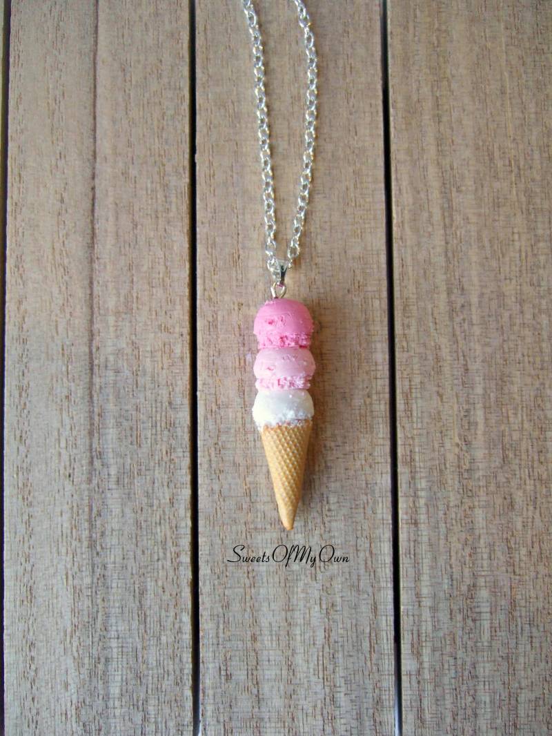 Erdbeer Dreifach Kugel Eistüte - Halskette/Charm/Schlüsselanhänger Mit Polymer Clay Erdbeer Dreifach Kugel Eistüte - Halskette/Charm/Schlüsselanhänger Mit Polymer Clay von SweetsOfMyOwn