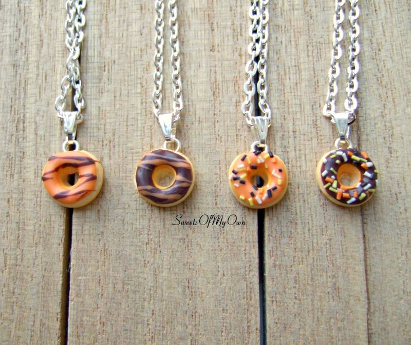 Halloween Donut Anhänger | Klein - Halskette/Charm Essen Halskette Handgefertigt in Uk Mit Polymer Clay Halloween Donut Anhänger | Klein - Halskette/Charm Essen Halskette Handgefertigt in Uk Mit Polymer Clay von SweetsOfMyOwn