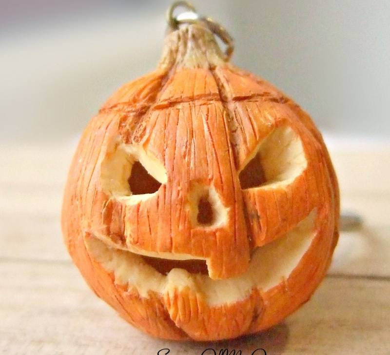 Kürbis Anhänger | 3.5 cm - Halskette/Charm/Schlüsselanhänger Halloween Zubehör Lebensmittelschmuck Mto von SweetsOfMyOwn