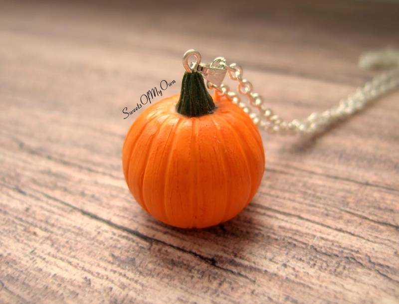 Kürbis Anhänger - Halskette/Charm/Schlüsselanhänger Halloween Lebensmittel Schmuck Handgemacht in Großbritannien Mto Kürbis Anhänger - Halskette/Charm/Schlüsselanhänger Halloween Lebensmittel Schmuck Handgemacht in Großbritannien Mto von SweetsOfMyOwn