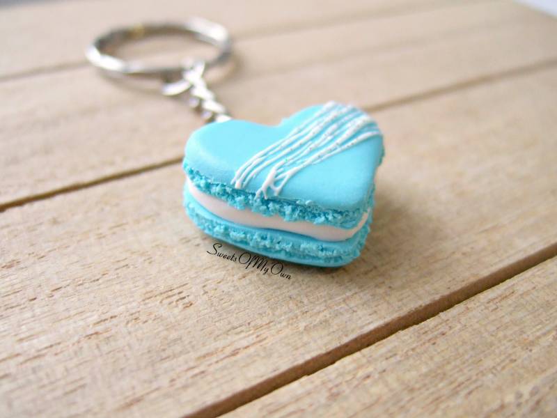 Macaron Anhänger Mit Blauem Herz - Halskette/Charm/Schlüsselanhänger Glasur Und Glitzer Valentines Polymer Clay von SweetsOfMyOwn