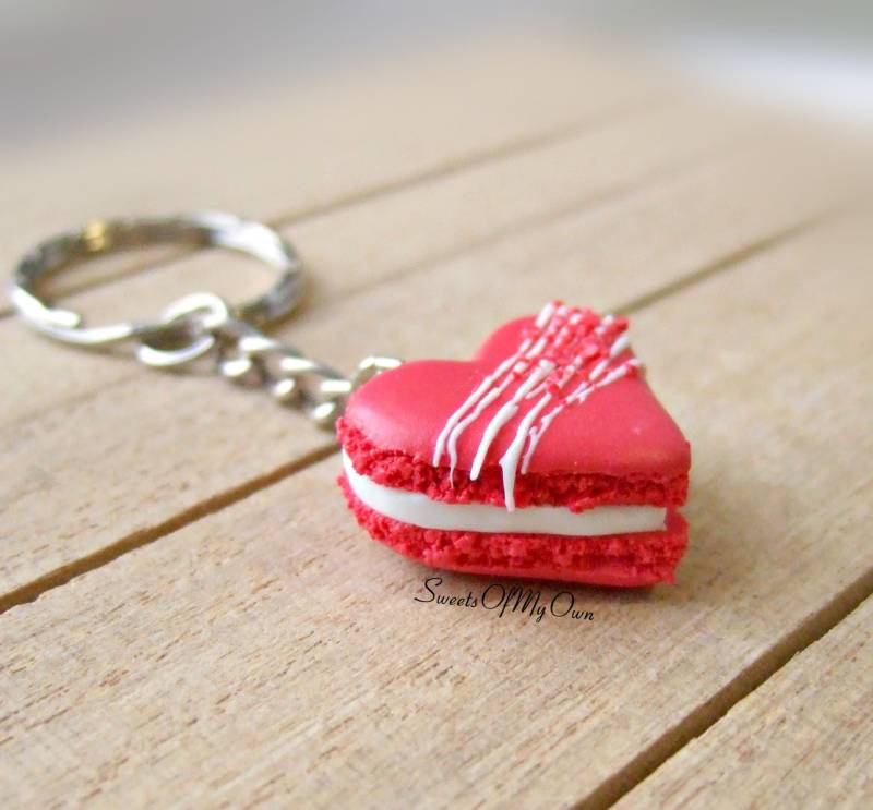 Macaron Anhänger Mit Rotem Samt - Halskette/Charm/Schlüsselanhänger Mto Macaron Anhänger Mit Rotem Samt - Halskette/Charm/Schlüsselanhänger Mto von SweetsOfMyOwn