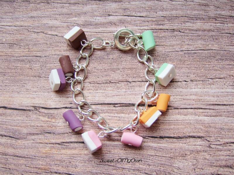 Püppchen Mixture Charm Armband - Süsses Schmuck Handgefertigt in Grossbritannien Mit Fimo Modelliermasse Mto Püppchen Mixture Charm Armband - Süsses Schmuck Handgefertigt in Grossbritannien Mit Fimo Modelliermasse Mto von SweetsOfMyOwn