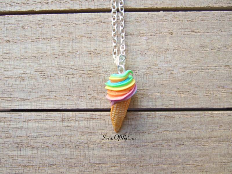 Regenbogen Eis Anhänger - Halskette/Charm Lebensmittel Schmuck Handarbeit Aus Polymer Clay Mto Regenbogen Eis Anhänger - Halskette/Charm Lebensmittel Schmuck Handarbeit Aus Polymer Clay Mto von SweetsOfMyOwn