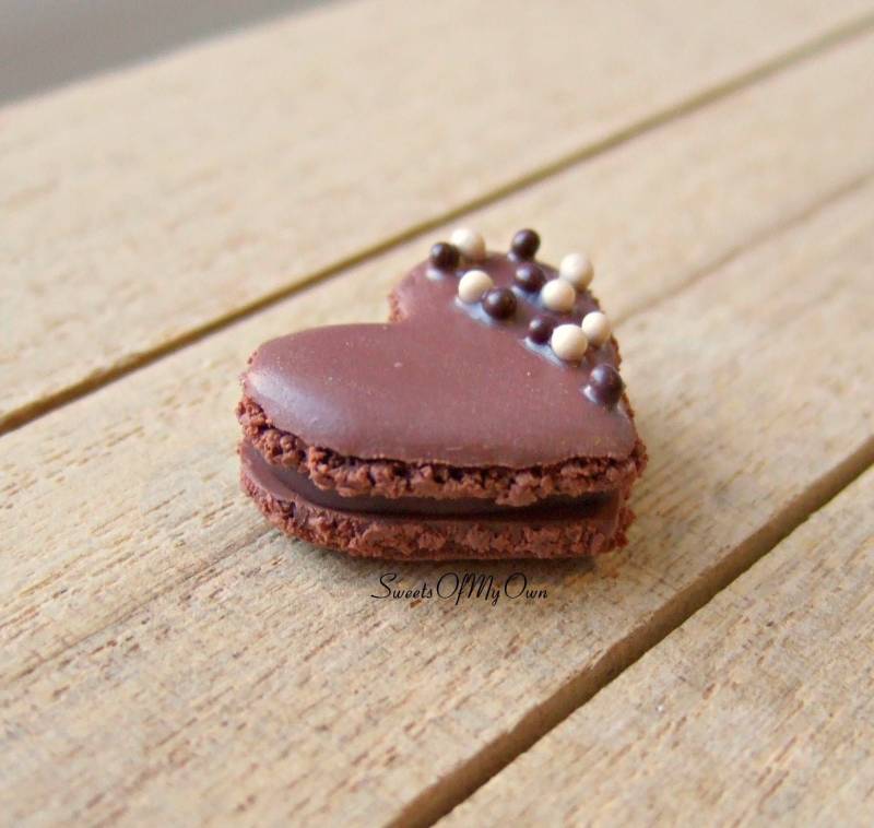 Schokoladen Herz Macaron Anhänger - Halskette/Charm/Schlüsselanhänger Farbige Streusel Maschenmarkierer Valentinstag Geschenk Polymer Clay Schokoladen Herz Macaron Anhänger - Halskette/Charm/Schlüsselanhänger Farbige Streusel Maschenmarkierer Valentinstag Geschenk Polymer Clay von SweetsOfMyOwn
