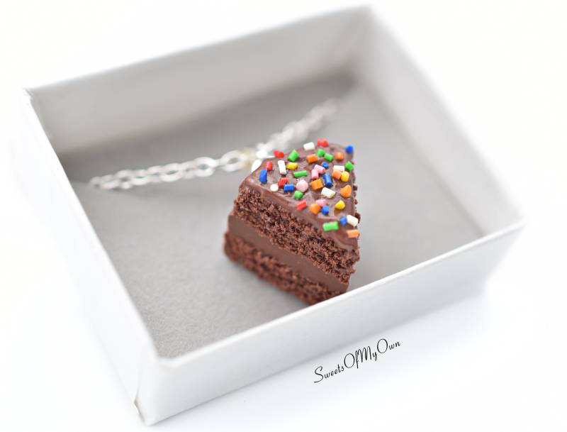 Schokoladen Kuchen Mit Streuseln Anhänger - Halskette/Charm/Schlüsselanhänger Essen Zubehör Handgefertigt in Großbritannien Polymer Clay von SweetsOfMyOwn