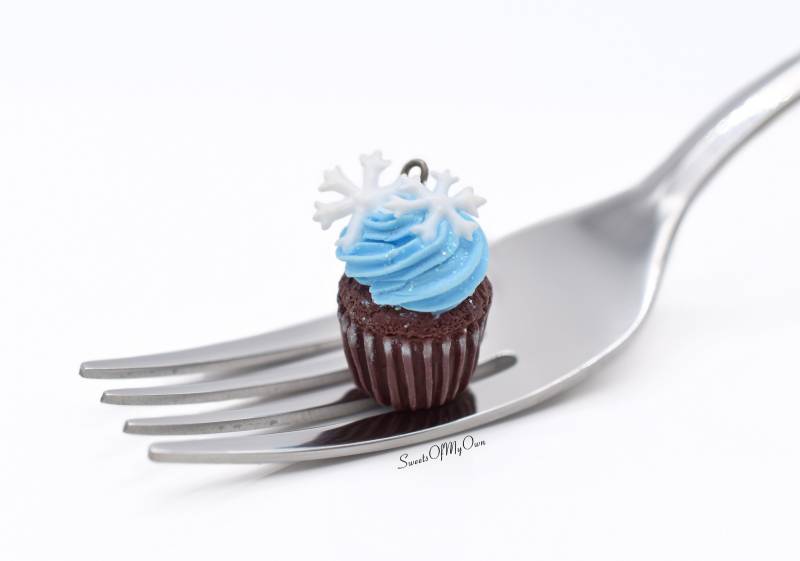 Winter Cupcake Anhänger - Halskette/Charm/Schlüsselanhänger Planer Handgefertigt in Großbritannien Mit Polymer Clay Winter Cupcake Anhänger - Halskette/Charm/Schlüsselanhänger Planer Handgefertigt in Großbritannien Mit Polymer Clay von SweetsOfMyOwn