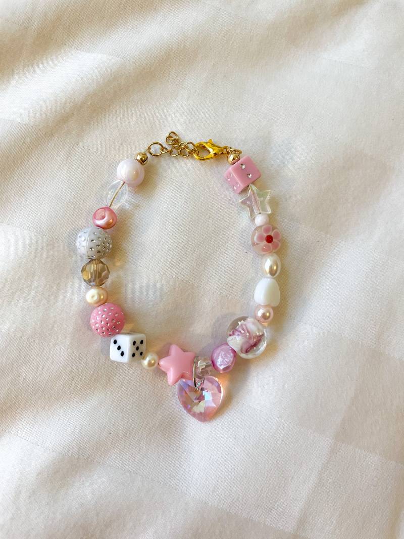 Pink + Weiß Trendy Perlenarmband Mit Lampe Gearbeiteten Glasperlen, Süßwasserperlen Und Acrylperlen Perlen von Sweettalkbeads