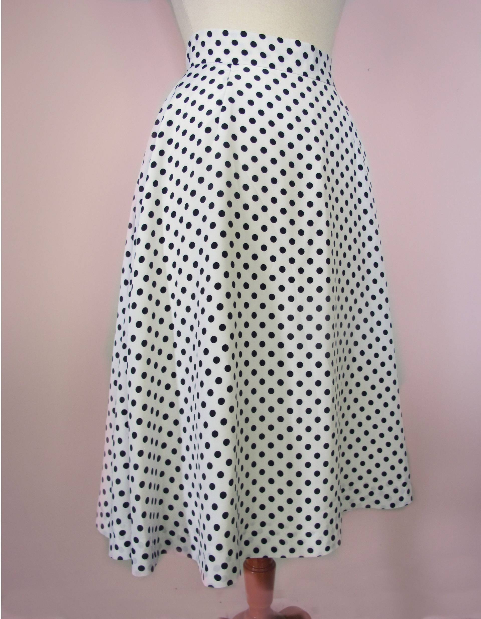 Handgemachter Rock in A-Linie Weiß & Schwarz Gepunktet, 66 cm Taille von SwellDameBoutique