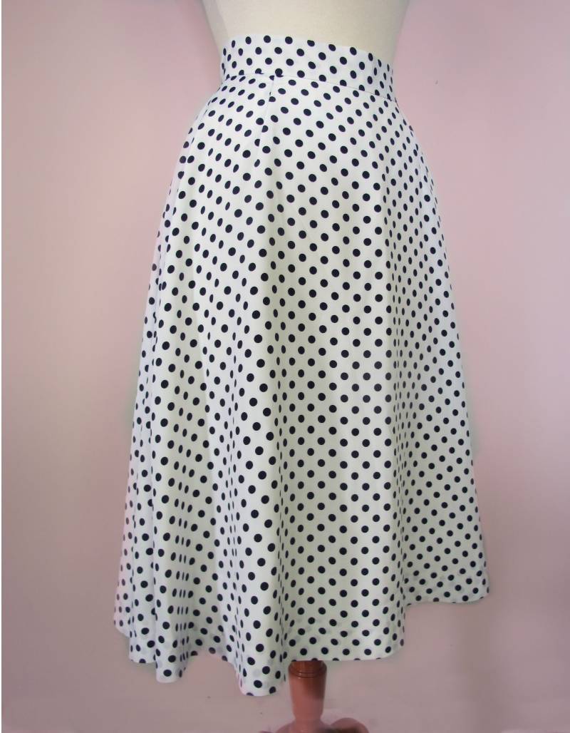 Handgemachter Rock in A-Linie Weiß & Schwarz Gepunktet, 66 cm Taille von SwellDameBoutique