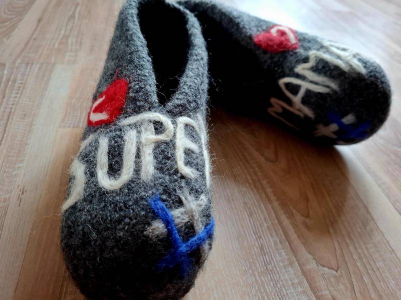 Filzpuschen Gr.40 #super #mama Filzpuschen Gr.40 #super #mama von SwensGeschenkedesign