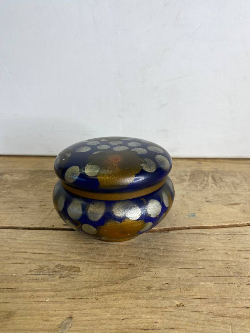 Vintage Brentleigh Ware Deckeldose Schüssel Blau Mit Silber Und Bronze Muster. Runde Form in Gutem Zustand von SwiftMillVintage