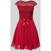 Swing Cocktailkleid mit Spitzenbesatz und Bindegürtel in Rot, Größe 32 von Swing