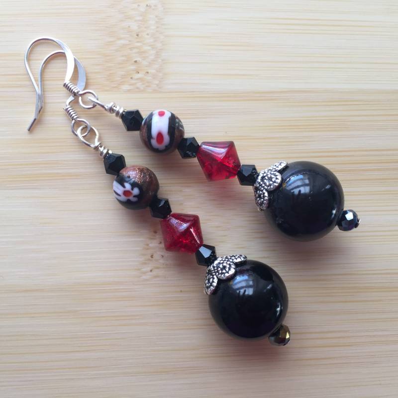 Schwarz & Rot Lange Perlen Ohrringe, Funky Bunten Ohrring, Schwarze Boho Baumeln, Einzigartige Ungewöhnliche Bohem-stil Schwarz & Rot Lange Perlen Ohrringe, Funky Bunten Ohrring, Schwarze Boho Baumeln, Einzigartige Ungewöhnliche Bohem-stil von SwingBling