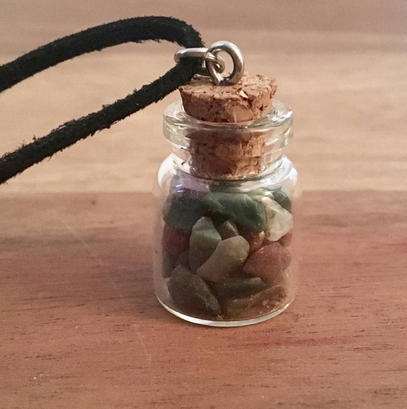 Entzückende Mini Glas-Glas-Anhänger | Echte Phantasie Jaspis-steine von SwivelBySarah