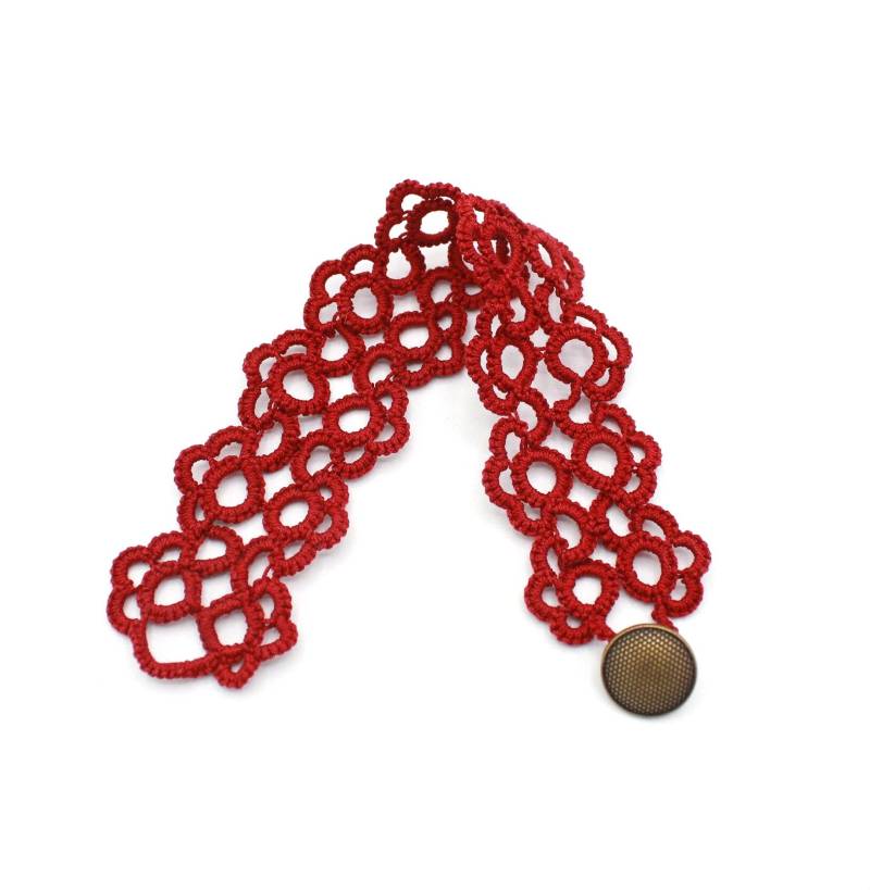 Tatting-Armband Mit Ösenknopf Tatting-Armband Mit Ösenknopf von SwoelaDesign