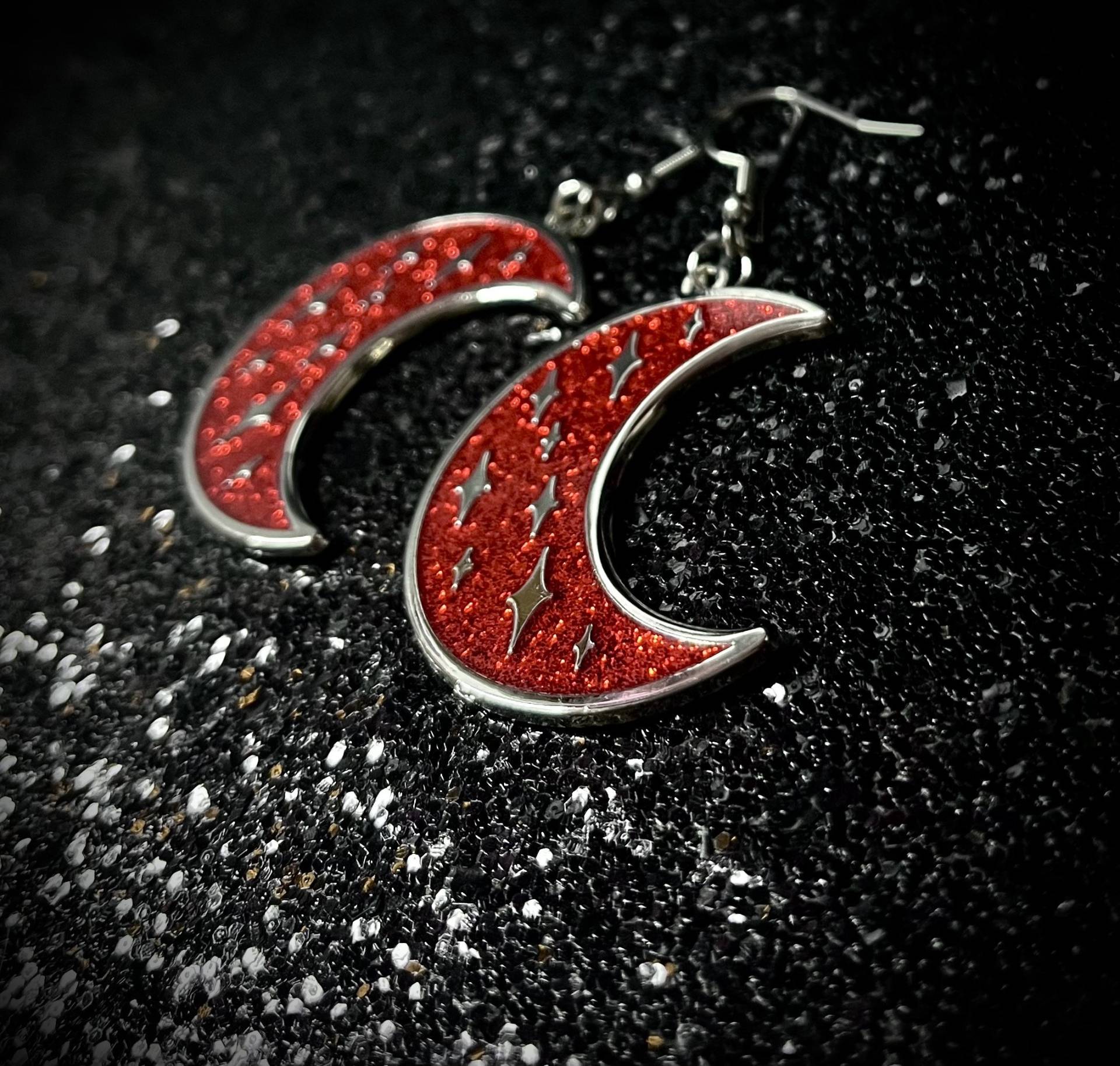 Rote Sternen Mond Ohrringe, Gothic Goth Schmuck, Witchy Schmuck, Gothic Schmuck, Hexe Rote Sternen Mond Ohrringe, Gothic Goth Schmuck, Witchy Schmuck, Gothic Schmuck, Hexe von SwordHeartSociety
