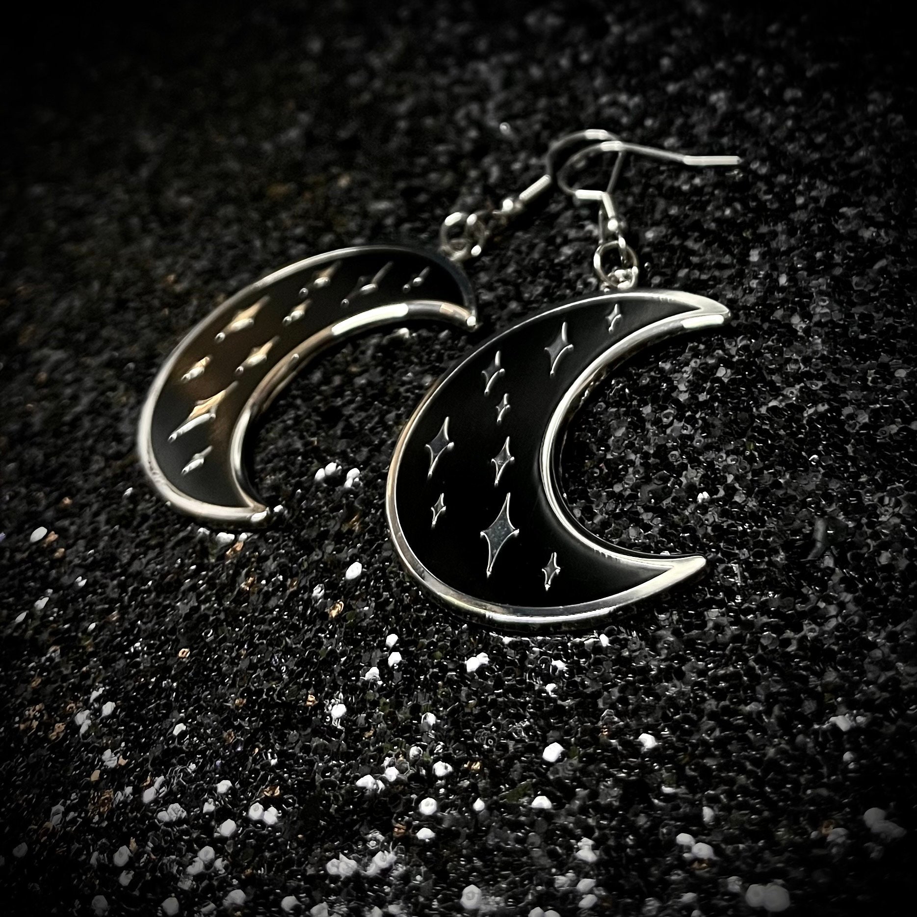 Schwarze Sternen Ohrringe, Gothic Mond Schwarzer Schmuck, Witchy Hexe Schwarze Sternen Ohrringe, Gothic Mond Schwarzer Schmuck, Witchy Hexe von SwordHeartSociety
