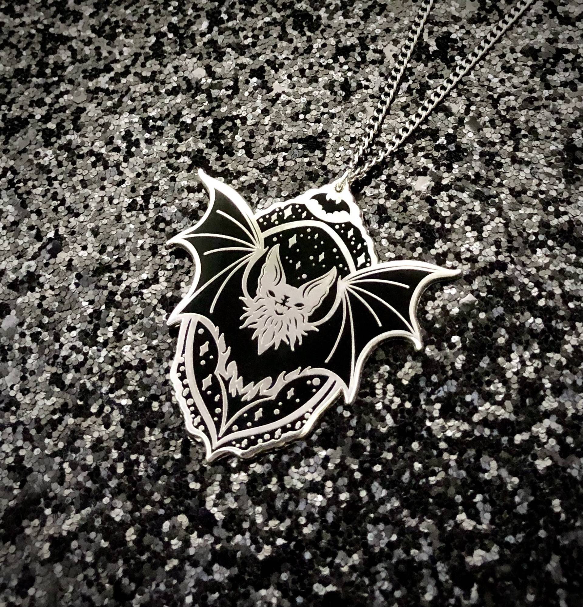 Silber Fledermaus Rahmen Cameo, Halskette, Schmuck, Goth Gothic Alternativer Anhänger Silber Fledermaus Rahmen Cameo, Halskette, Schmuck, Goth Gothic Alternativer Anhänger von SwordHeartSociety