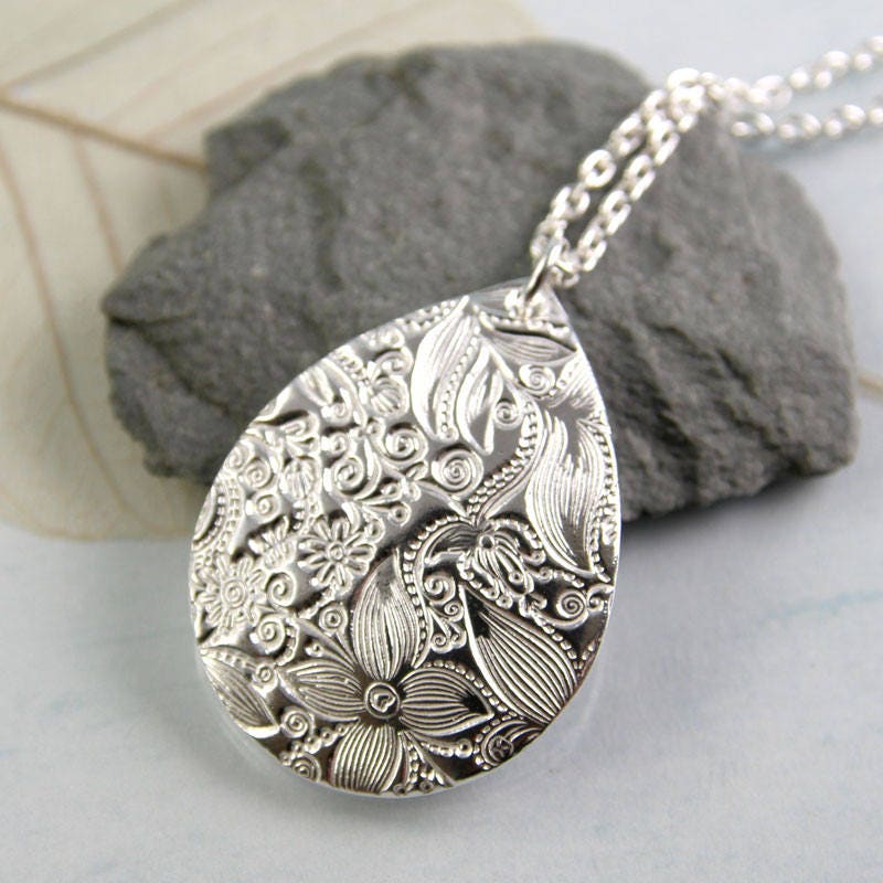 Folklore Silber Halskette Mit Märchen Muster - Blumen Anhänger Geschenk Für Sie Folklore Silber Halskette Mit Märchen Muster - Blumen Anhänger Geschenk Für Sie von SycamoonJewellery