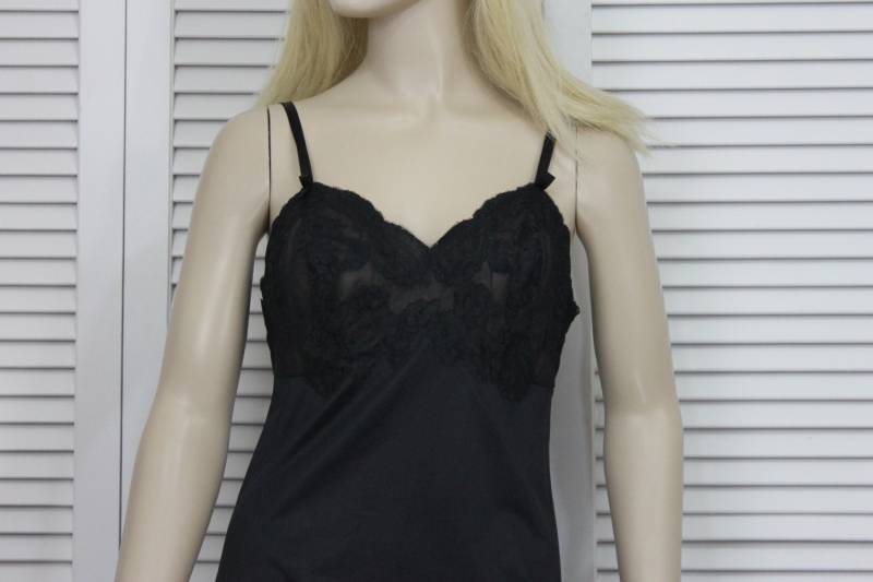 Vintage Full Slip Schwarz Seidig Van Raalte 1950Er Jahre Größe S von SydneysVintage