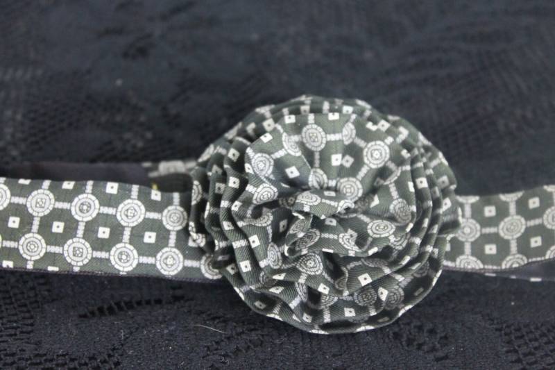 Vintage Rosette Krawatte Grau Abendgarderobe von SydneysVintage