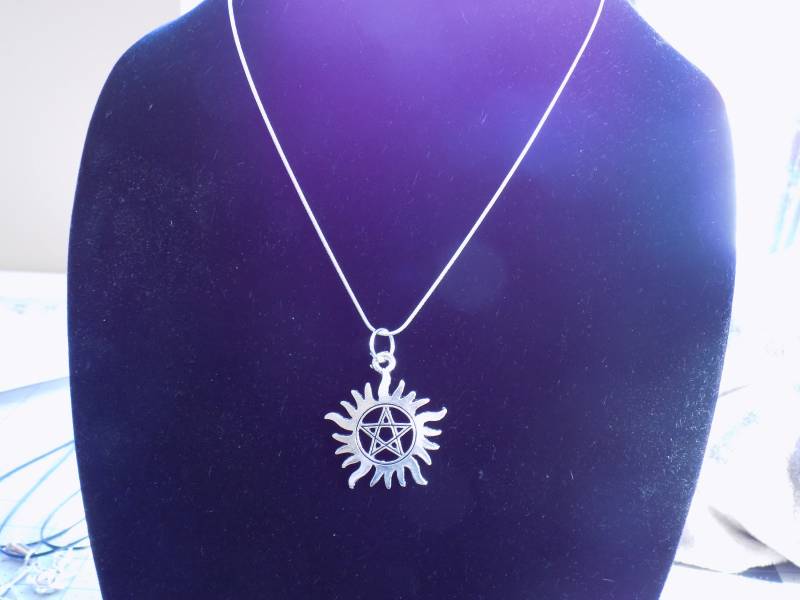 18" Versilberte Schlangenkette Mit Wahl Supernaturaler Themenanhänger von SydneysplaceCreation