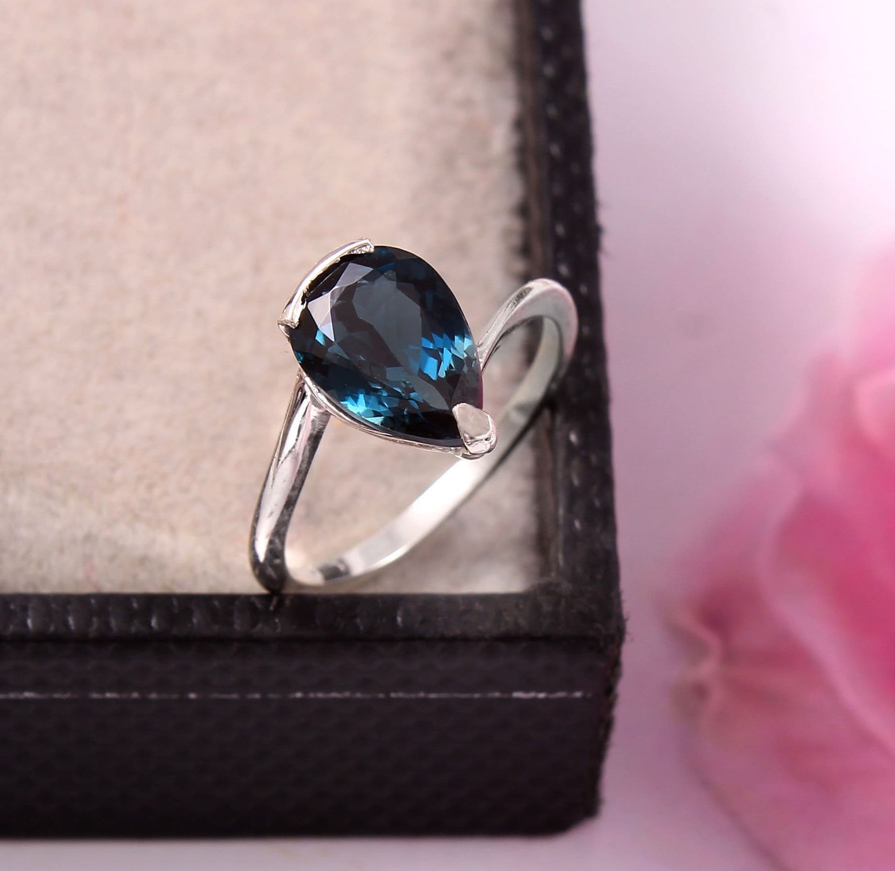 London Blau Topas Ring, Solitär Verlobungsring, 925 Sterling Silber, Ehering, Jeden Tag Birne Geschnitten Ring von SykGems