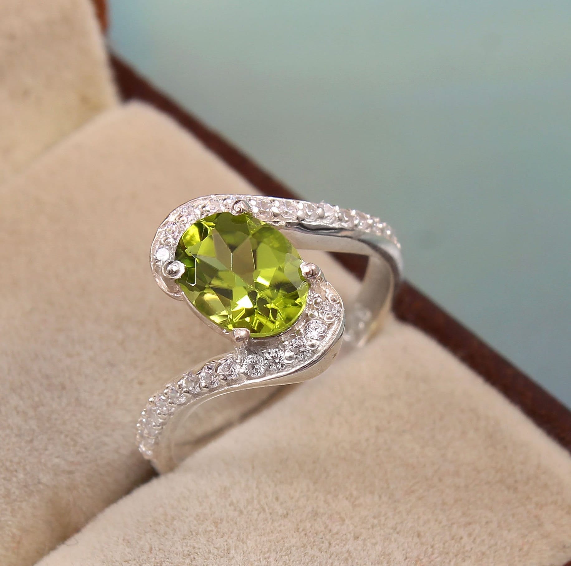 Peridot-Ring, Natürliche Peridot Ring, Ehering, Grüner Stein, Oval Geschnitten Stein August Birthstone, Verlobungsring Geschenk Ihre Vintage Ring von SykGems