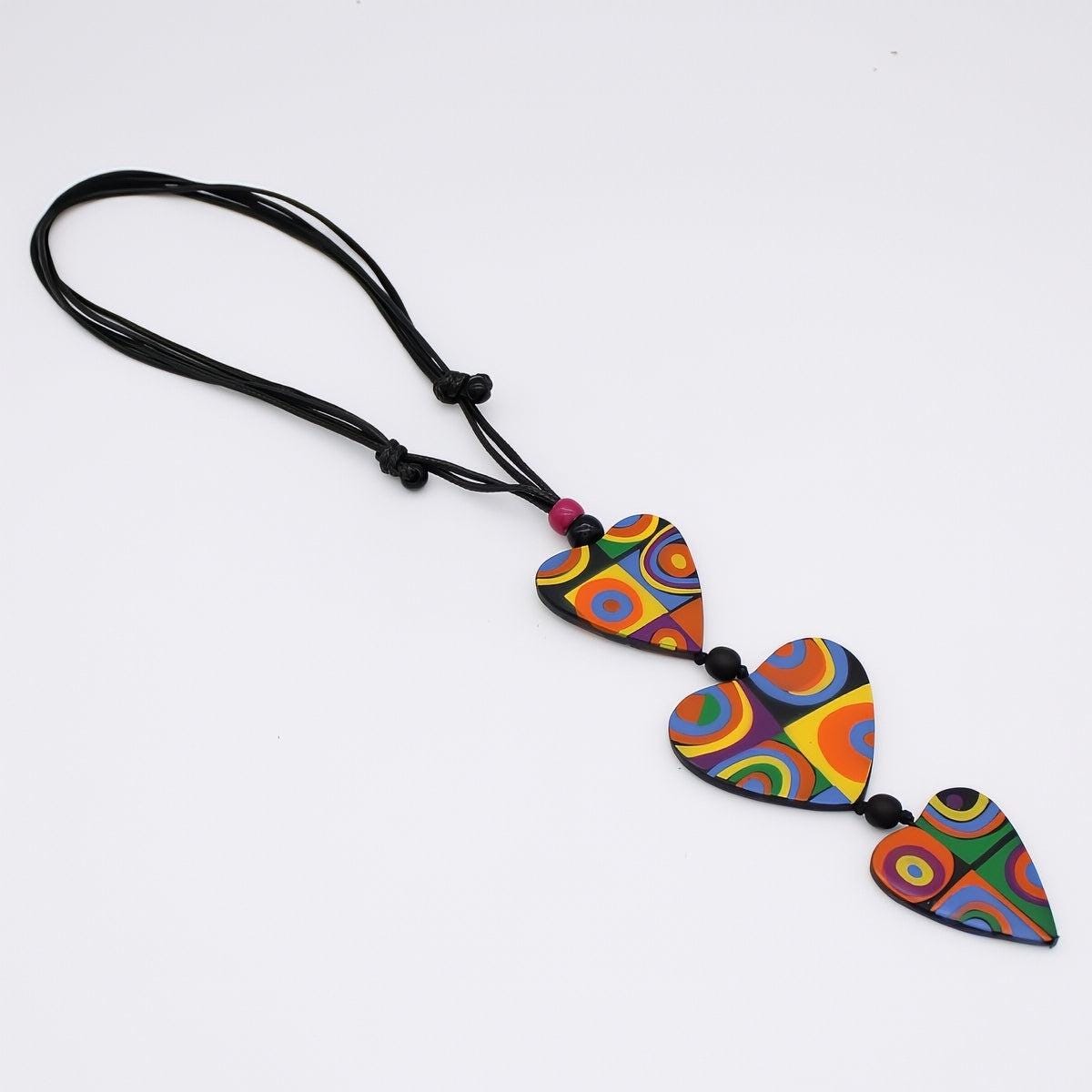 Bunte Kreise Herz Anhänger Handbemalte Resin Halskette von SylcaDesigns