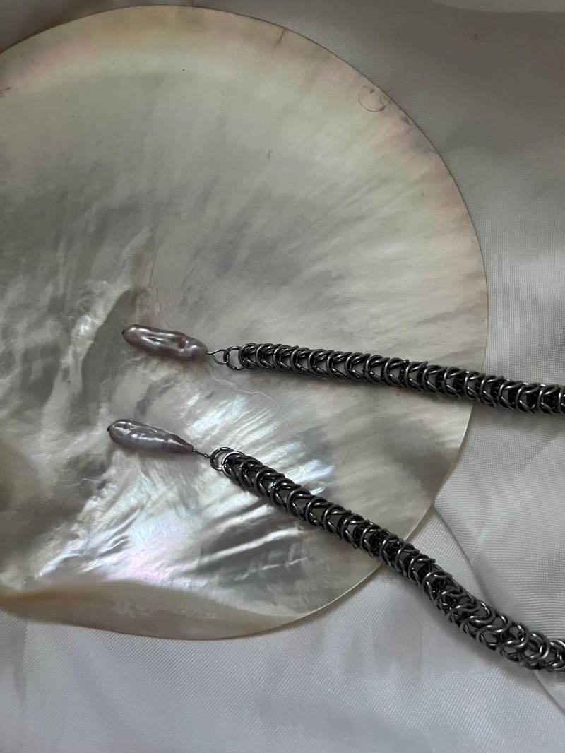 Chainmaille Tube Necklace | Stainless Steel Chainmaille & Pearl Necklace Very Long Wrap Around Baroque von SylphieShop