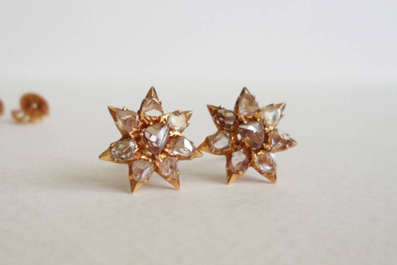 Ende Des 19.jh. Bis Anfang 20.jh. Alte Diamanten Im Rosenschliff An 18Kt-Roségold-Ohrringen Ende Des 19.jh. Bis Anfang 20.jh. Alte Diamanten Im Rosenschliff An 18Kt-Roségold-Ohrringen von SymbolandMagic