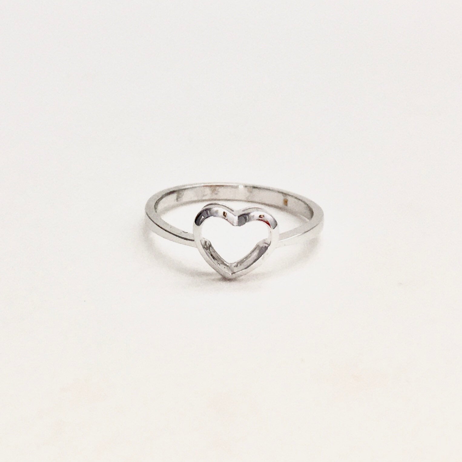 Vintage 18Kt Weißgold Offenes Herzring Vintage 18Kt Weißgold Offenes Herzring von SymbolandMagic