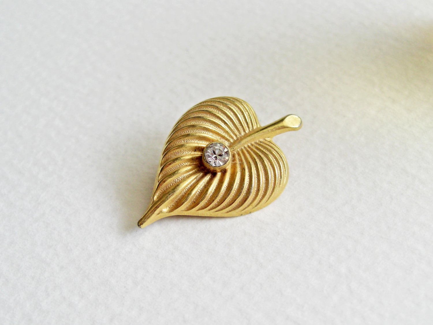 Vintage Brosche in Farn - Oder Blattform Mit Strass von SymbolandMagic