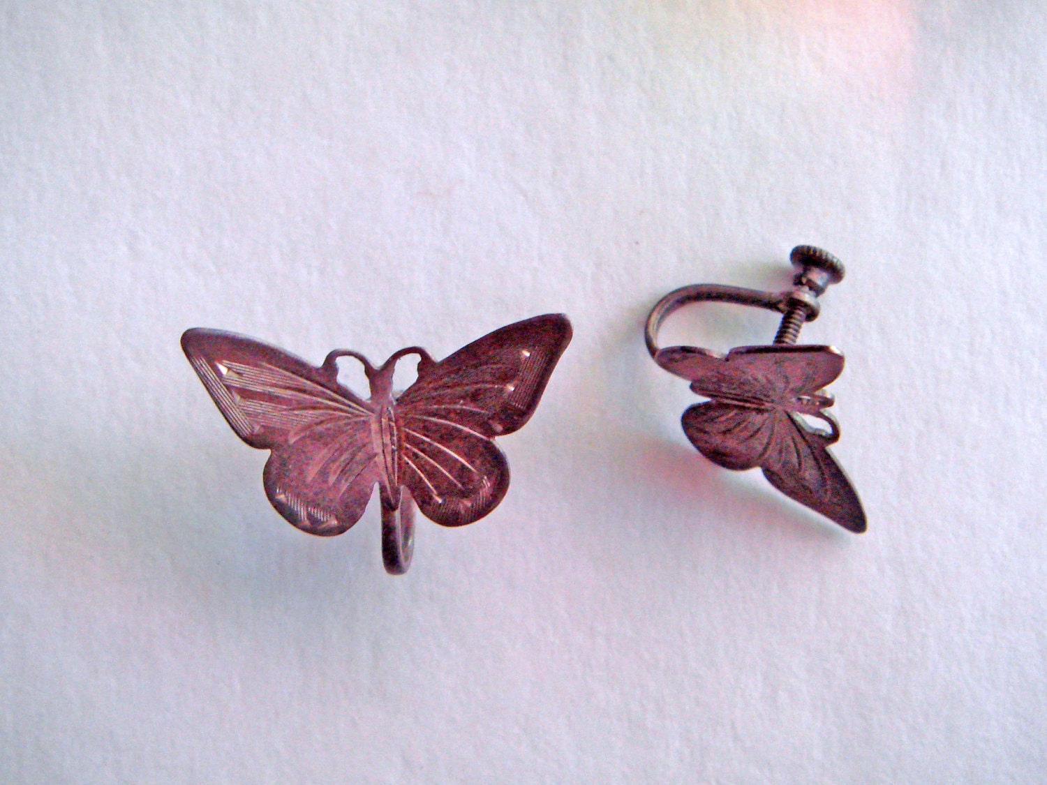 Vintage Sterling Silber Ohrringe Mit Schmetterlings-Schraubverschluss Vintage Sterling Silber Ohrringe Mit Schmetterlings-Schraubverschluss von SymbolandMagic