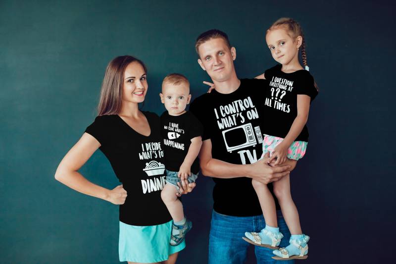 Ich Kontrolle, Was Im Fernsehen Ist - Ich Entscheide, Für Das Abendessen | Lustige Passende Familie T-Shirts von SynerTee