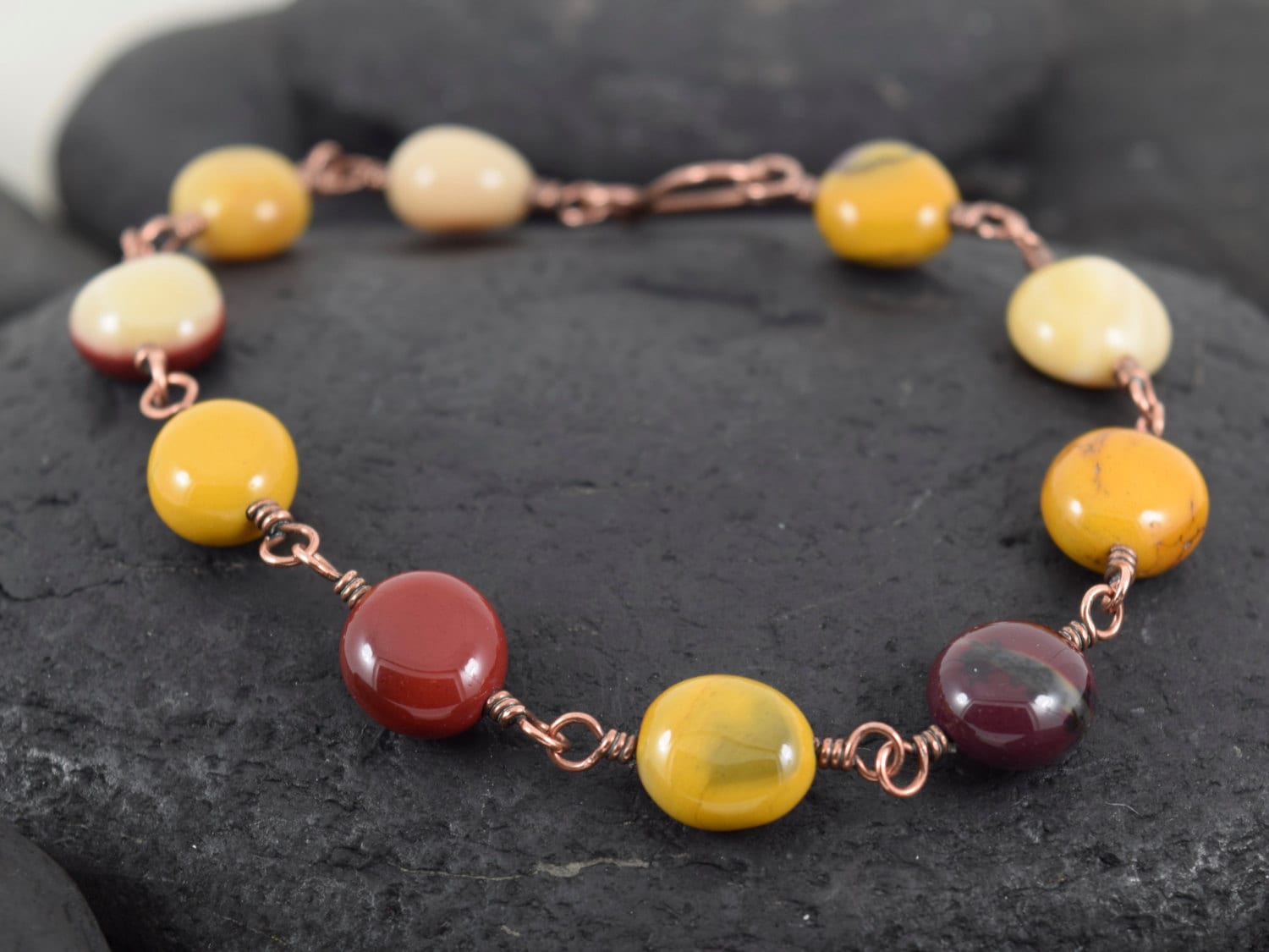 Mehrfarbige Mookait Jaspis Perlen Kupferdraht Armband | Antikes Kupfer Drahtgewickeltes Rustikales Mehrfarbige Mookait Jaspis Perlen Kupferdraht Armband | Antikes Kupfer Drahtgewickeltes Rustikales von SynergicDesigns