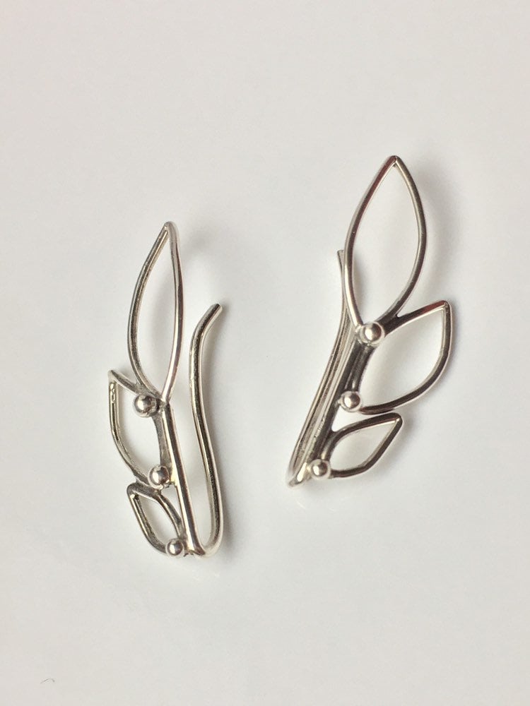 Blatt Ohr Kletterer Sterling Silber, Einfache, Einzigartige Ohrringe, 22 Gauge Draht Mit Silberperlen, Verstellbar Blatt Ohr Kletterer Sterling Silber, Einfache, Einzigartige Ohrringe, 22 Gauge Draht Mit Silberperlen, Verstellbar von SyzygyByHannah