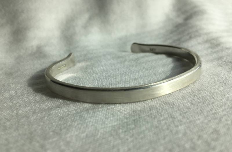 Solid Sterling Silber Manschette Armreif Schlicht Gebürstet Matt Armband, Lebenslange Qualität Tragen Jeden Tag, Modernes Design, Einzigartige Form Solid Sterling Silber Manschette Armreif Schlicht Gebürstet Matt Armband, Lebenslange Qualität Tragen Jeden Tag, Modernes Design, Einzigartige Form von SyzygyByHannah