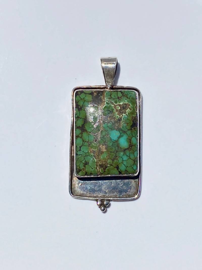 Türkis Sterling Silber Anhänger, Rechteckiger Cabochon, Oxidiert, Einzigartig Handsigniert, Unikat Natürlicher Türkis, Original Halskette Türkis Sterling Silber Anhänger, Rechteckiger Cabochon, Oxidiert, Einzigartig Handsigniert, Unikat Natürlicher Türkis, Original Halskette von SyzygyByHannah
