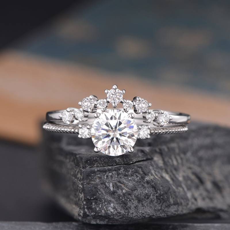 7 Mm Rundschliff Moissanite Verlobungsring Rose Gold Braut Sets Cluster Diamant Ring Halbe Ewigkeit Frauen Gebogen Drei Stein Jahrestag von SzekiStudio